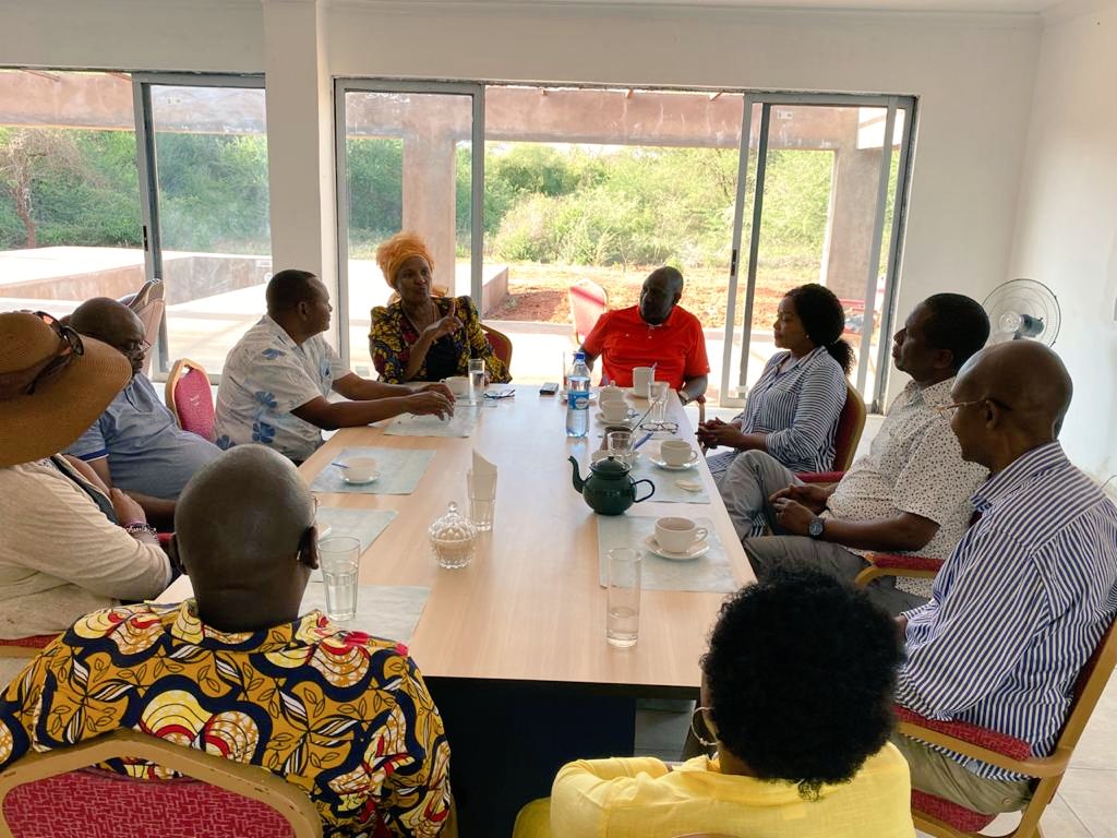 WilliamsRuto's tweet photo. Held talks with leaders from Taita Taveta County led by MPs Naomi Shaban (Taveta), Jones Mlolwa (Voi), Lydia Haika (Taita Taveta), former Governor John Mruttu and Joyce Lay (Former Taita Taveta Women Rep.), Taita Taveta County. https://t.co/SBpODHjD50