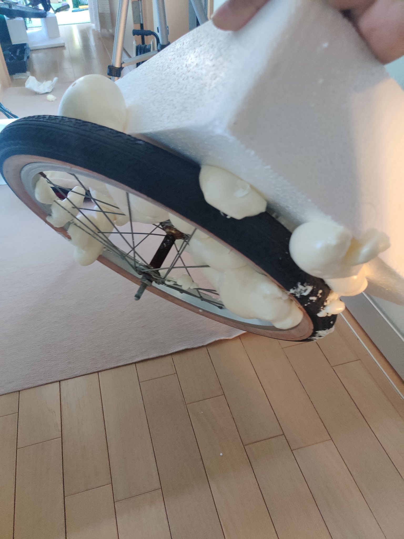 自転車 の タイヤ に 発砲 ウレタン
