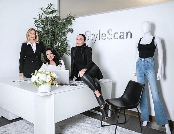 StyleScan_AI's tweet image. StyleScan launches superior software for 3D augmented apparel try-on, via @apparelnews
California Apparel News Article: lnkd.in/gdHf-x9