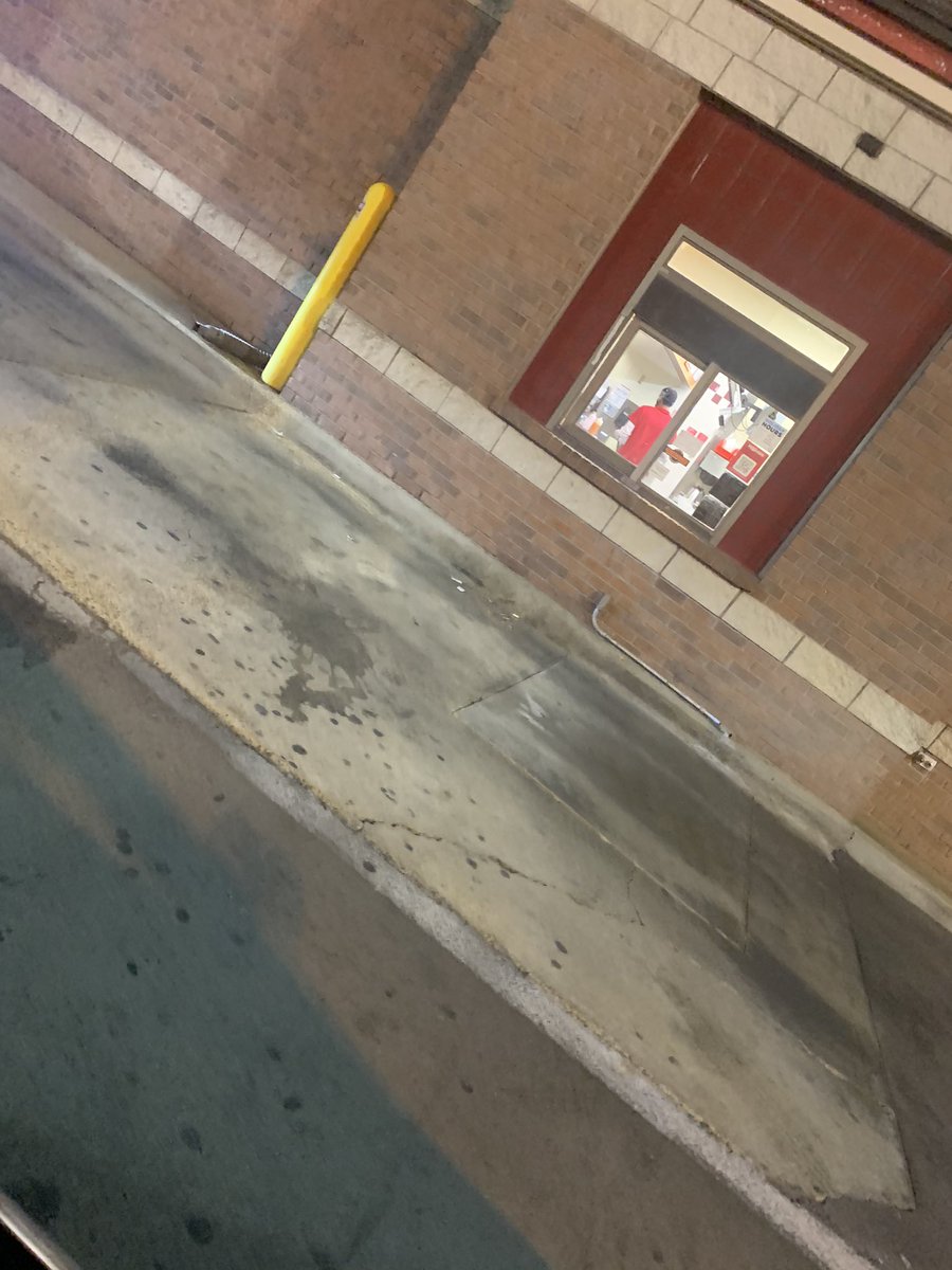 shaetheaka's tweet photo. Horrible customer service @Wendys Store #00009704. How many times are you going to use the lie, “I don’t see your mobile order.” This is the excuse the shift manager uses..enough is enough. Is cussing out and yelling at customers comes with lost mobile orders? https://t.co/dU4vjpe5By