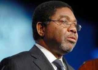 Kiongozi mbovu kuwahi kutokea katika historia ya Zanzibar. Kafeli kwenye siasa, michezo, afya, elimu kwenye uchumi ndo usiseme. Kafanikiwa kujenga chuki, hasama na kutugawa.!