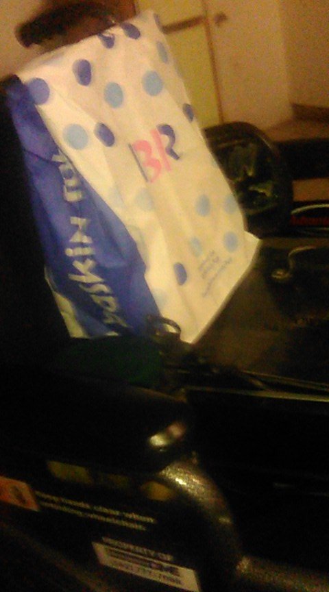 A little something special for tonight.
It's been 20 years since I had 31 Flavors.
(Rocky Road &amp; Jamocha Almond Fudge)