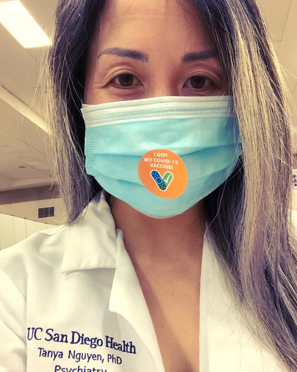 tanyangu's tweet photo. For those who sacrificed their lives during the pandemic. 
For my patients. 
For my family and friends. 

Here’s to science, the light at the end of the tunnel, and a brighter 2021 ✨
#covidvaccine💉🦠 https://t.co/JGWkoZAqWY