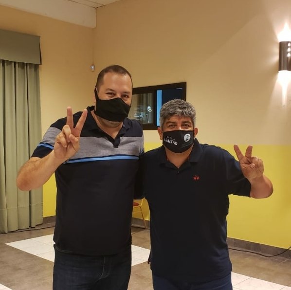 PabloFloresOk's tweet photo. Junto a @pablomoyano_ok y todos los dirigentes realizamos un brindis despidiendo el año desde el #FrenteSindical. Un año de ganar la calle, defender al pueblo trabajador y bancar a nuestro gobierno para construir el camino de la Justicia Social. 
@omarplaini53 @JuanPabloBrey https://t.co/54D9qGlN07