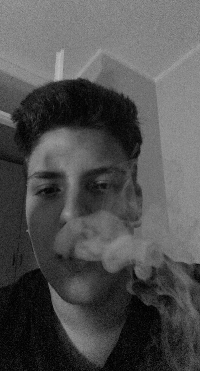 fenipek's tweet photo. evo jedna kul slika jer sam ja tako mnogo kul znate kao VAPE NATION #onomoje https://t.co/2GLWCCEEfa
