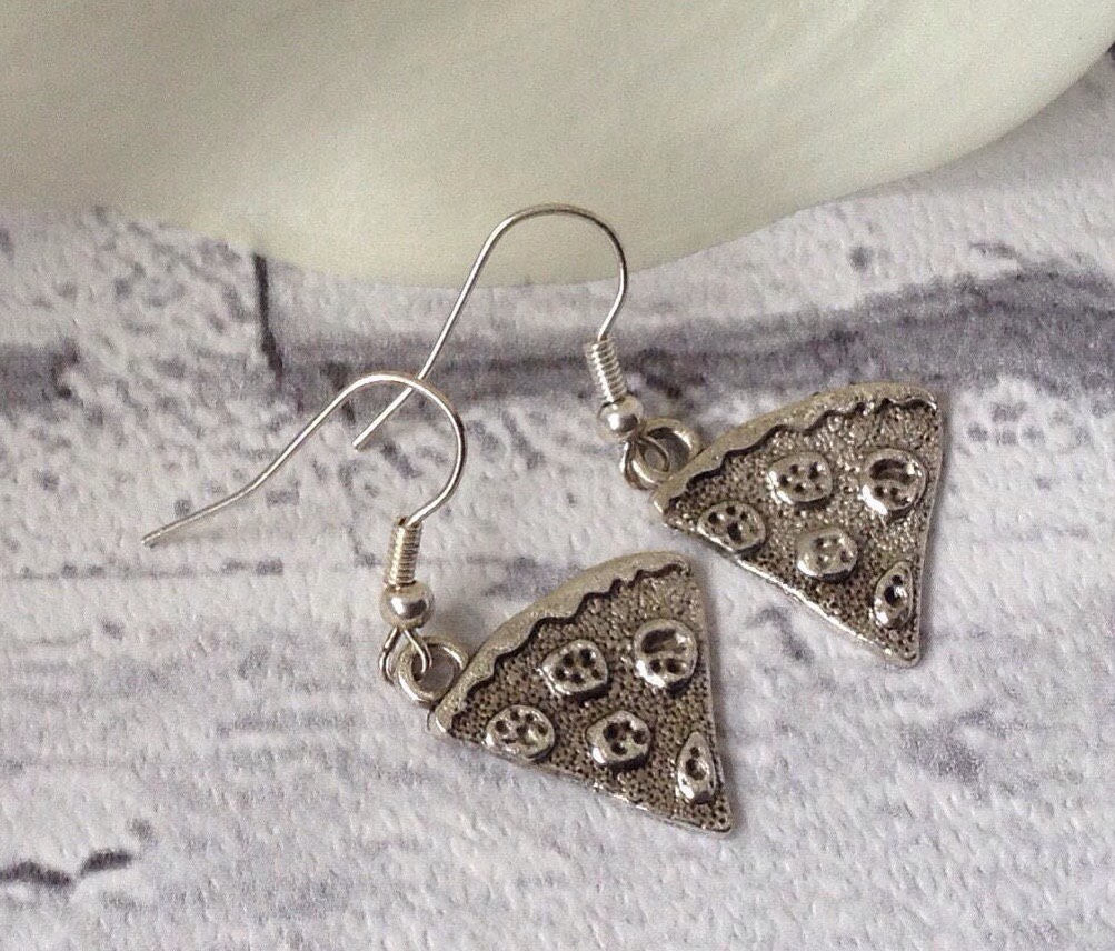 ArtisanJByViv's tweet image. Food Earrings, Fast Food Gifts, Pizza Jewelry, Teenage Girl Gift, Daughter Present, Birthday Gift For Her, Valentines Day Gift For Friend tuppu.net/a79760b4 #BeadsofCreation #Etsy #BirthdayGift