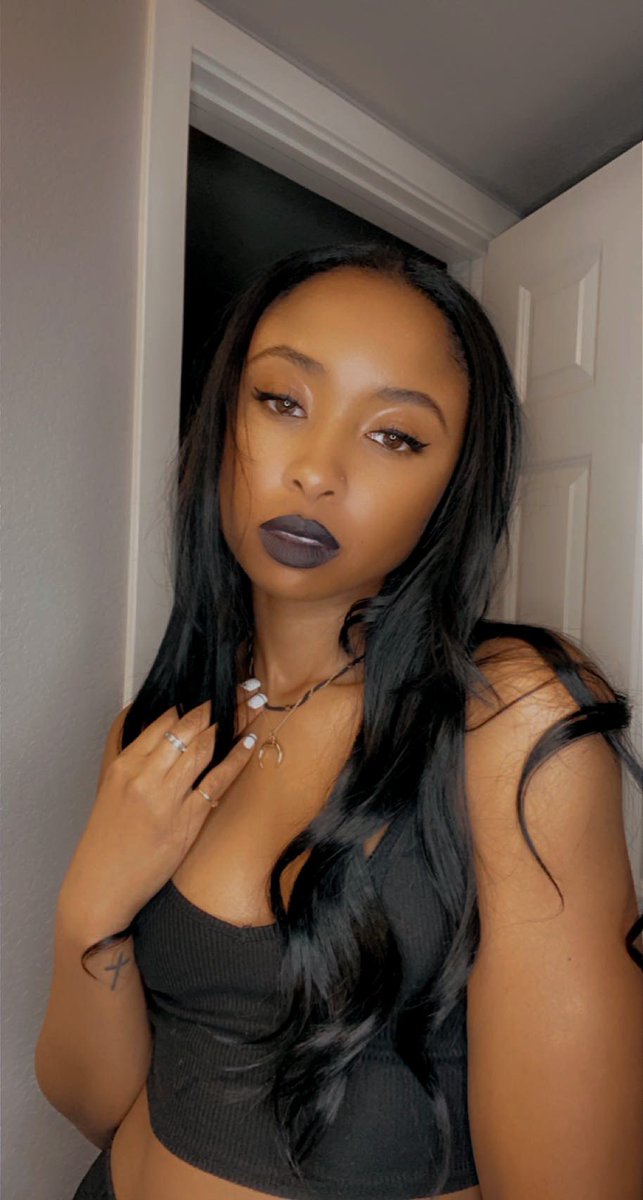BreaAwells's tweet photo. Black lipstick is a new fave!! 🖤 @fentybeauty  @rihanna #FentyBeauty #blacklipstick https://t.co/uNN82spFDV