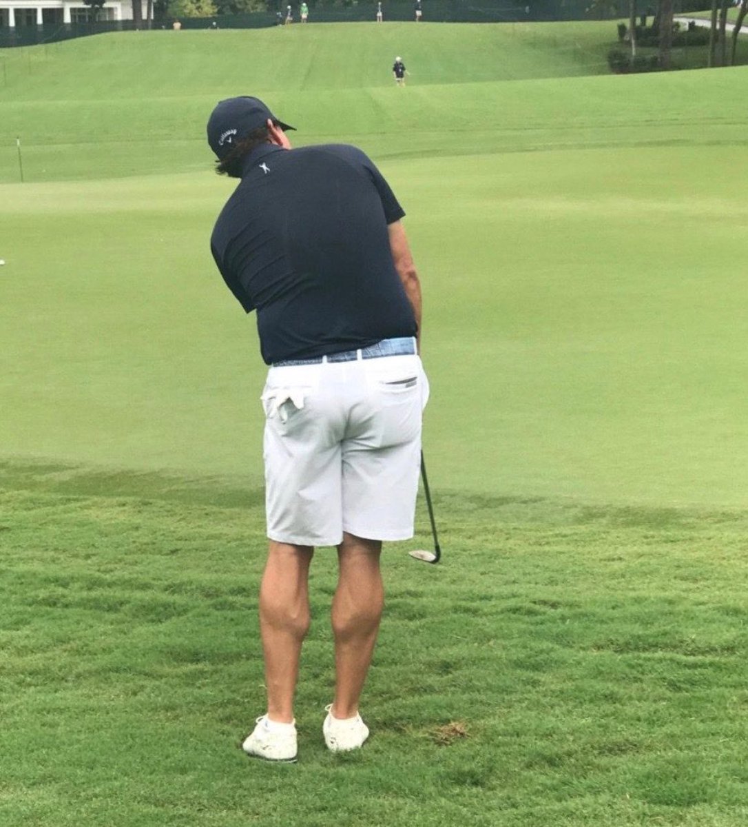 Brunski_Man's tweet photo. Who has better calves, @PhilMickelson or @BetyWins? https://t.co/o3vz69eoq1