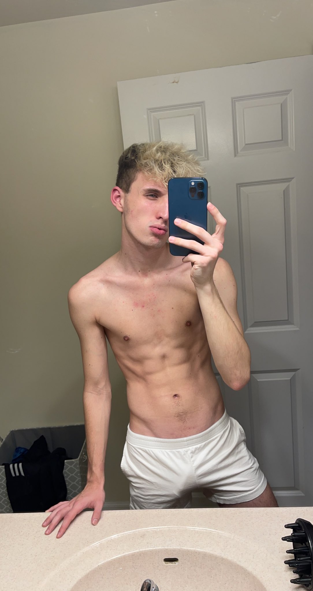 Got a new phone.... so you already know what I’ll be doing tonight 😈🍆📸 https://t.co/xqasZzxyZF