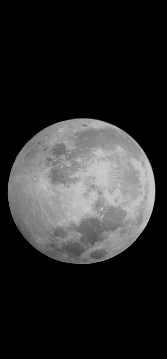 Franc3elEric's tweet photo. New christmas telescope captured the last full moon of 2020 beautifully. 

#fullmoon https://t.co/Vh4GPt2ITA