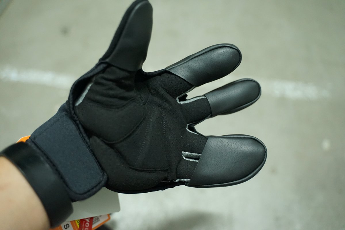 りひてぃ 1km ロードバイクの冬用グローブどっかいっちゃったのでogkのオーバーグローブ買ってみたけど これなかなかいいね 追加装甲みたいな感じでカッコイイ ﾋﾟｮﾝﾋﾟｮﾝ