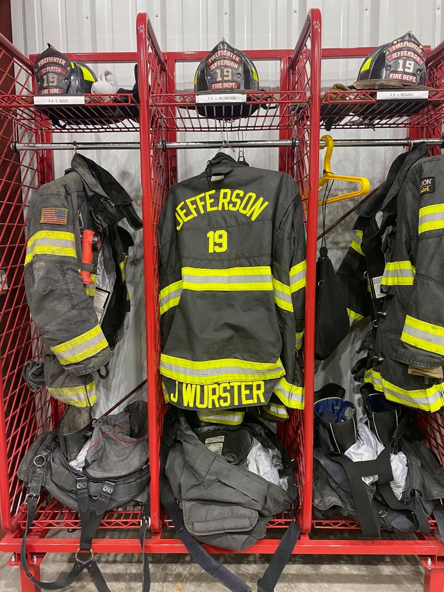 ErinNoon_'s tweet image. Coming up on @WOWK13News at 11, we talk with those who were close with Jason Wurster. A Putnam County paramedic, and Firefighter for Jefferson Volunteer Fire Department. He had been battling COVID-19 since Thanksgiving, and died this morning. He was 46.