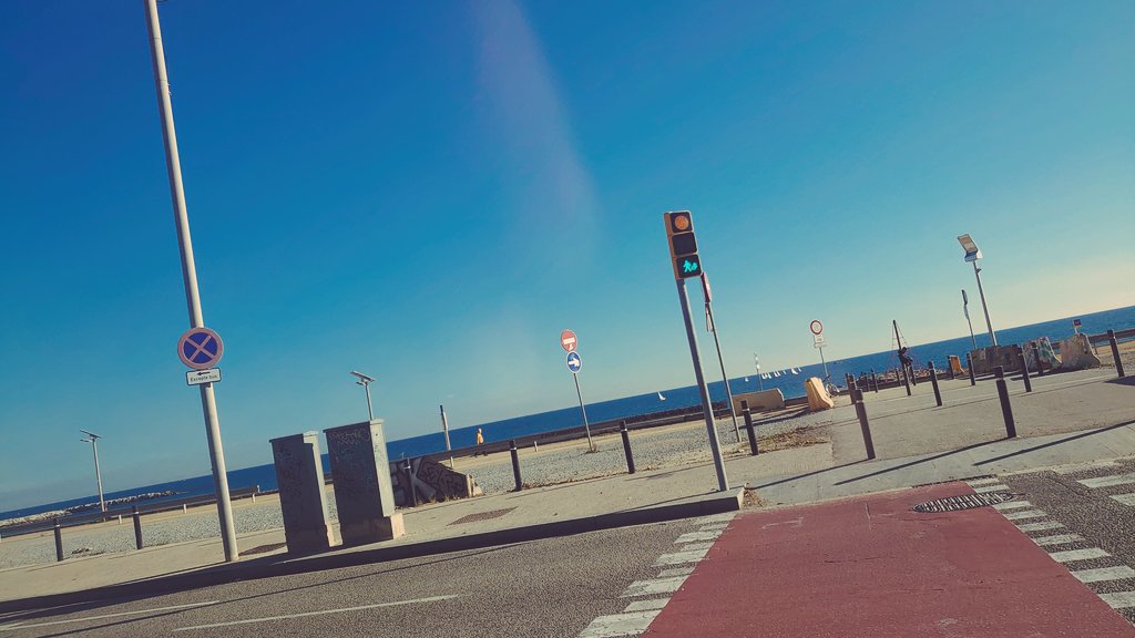 De vuelta para casa después de comprar, tuve que hacer esta foto,hacia un espléndido día en Barcelona,besazos