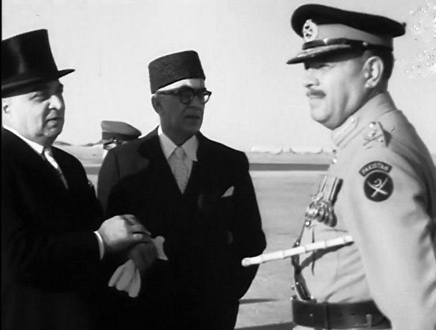 جوہری اسلحہ کی صلاحیت حاصل نہیں کرےگا۔اسی طرح 1968میں جب صدرایوب خان فرانس کےدورےپرگئےتوفرانسسی صدرچارلس ڈی گال نےپاکستان میں جوہری ری پراسسنگ پلانٹ کی تعمیر کی پیش کش کی تھی لیکن ایوب خان نےیہ پیشکش ٹھکرادی تھی۔یہ ذوالفقارعلی بھٹوہی تھےجو1971میں بنگلہ دیش کی جنگ کےنتیجے+6/22