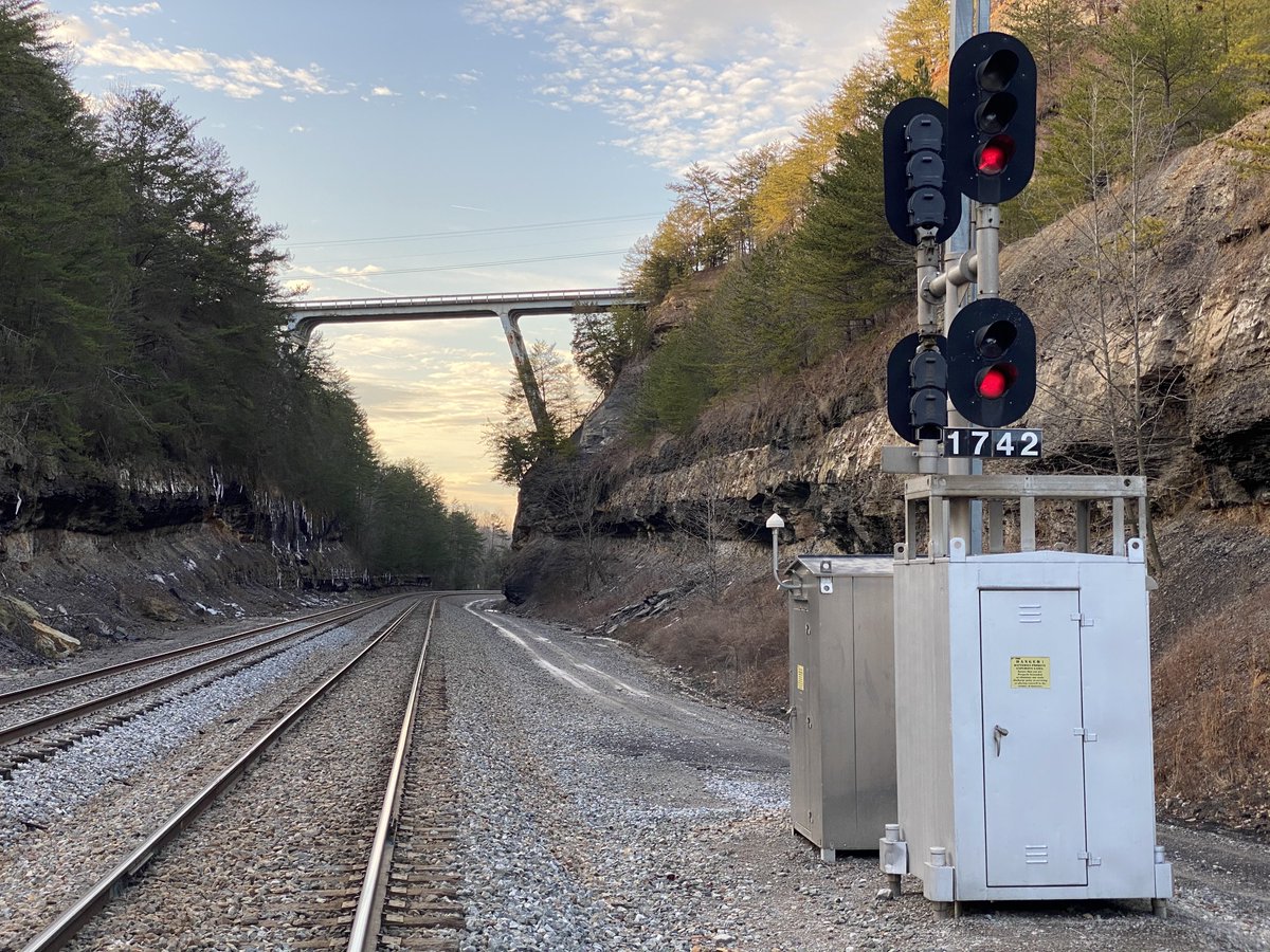This railroad, first built 1869-1880, was extensively rebuilt in 1959-1963, reducing curves, flattening grades, and replacing tunnels with huge rock cuts like this one — it’s a rare example of large scale post-WWII engineering on the US freight rail system.