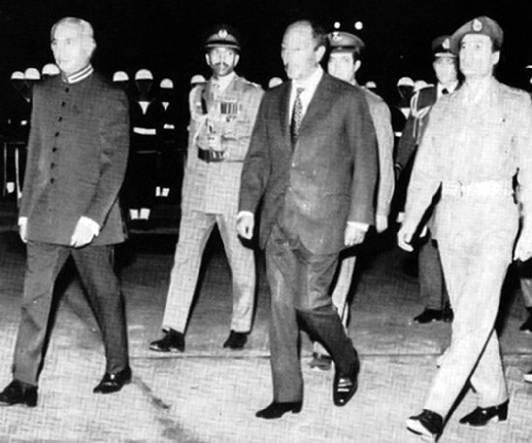 کےلئےان مسلم ملکوں کی مالی مددحاصل کی جائے۔ان دوروں کے بعدانہوں نے 1973میں پاکستان کےجوہری اسلحے کےپروگرام کا باقاعدہ آغاز کیااور ہالینڈ سے ڈاکٹرعبد القدیرخان کوپاکستان بلابھیجا۔بھٹو صاحب نے پاکستان کےجوہری پروگرام کےلئیے فرانسسی حکومت کوجوہری ری پراسنگ پلانٹ کی تعمیرکے+8/22