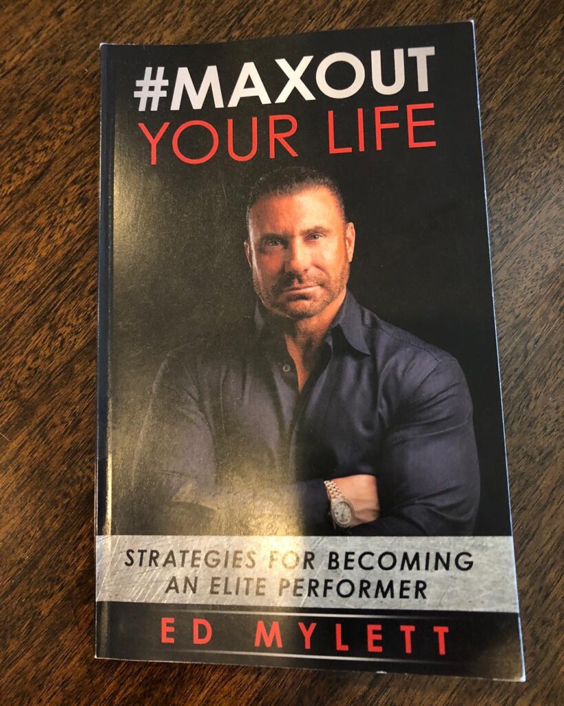 3. Max Out You LifeBuku ni payh nak dapat kat Malaysia. Nasib baik boleh beli kat audible. Buku pasal strategy untuk usahawan ditulis oleh usahawan yang dah lalu jalan susah payah merangkak naik keatas. Ada 7 tips self-improvement yang dikongsikan oleh penulis dalam buku ini.