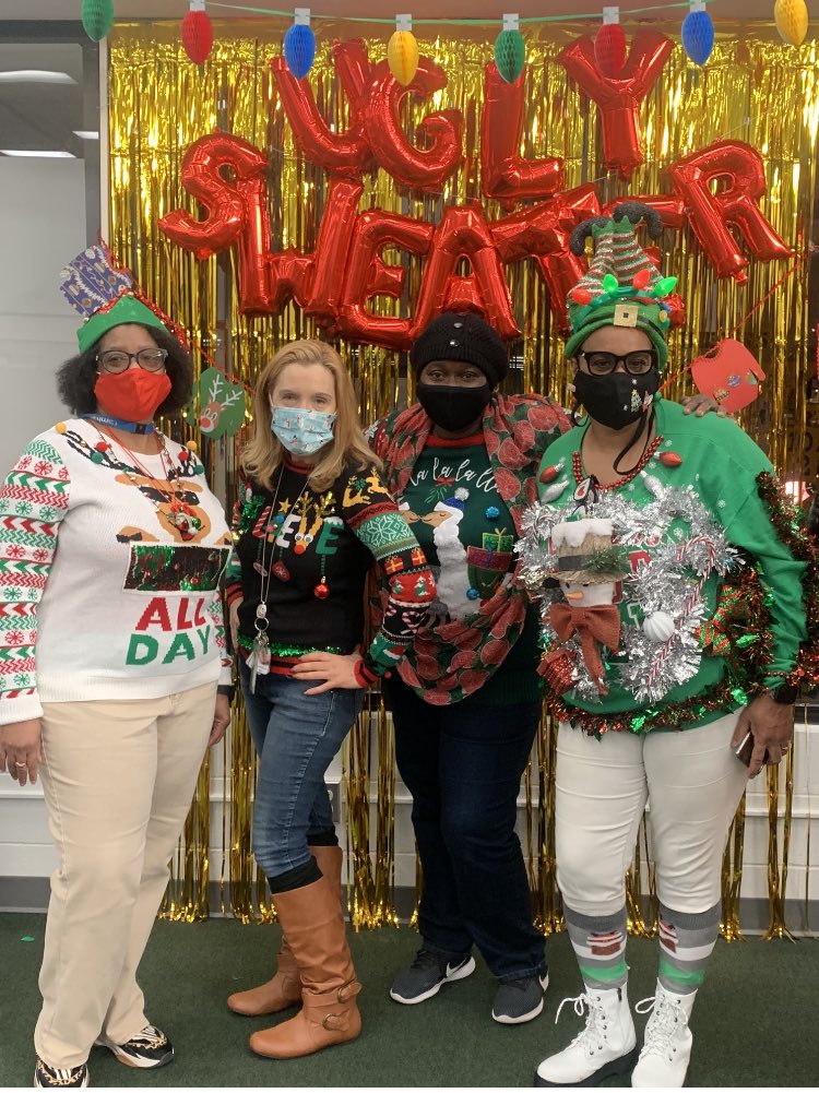 ChristiBates8's tweet photo. Ugly Christmas Sweaters 🎄 https://t.co/9YLaPdQdhN
