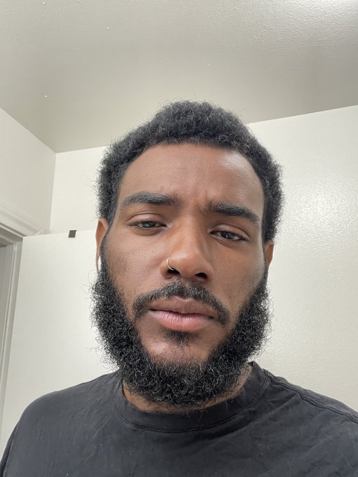 First pic was 4 years ago, second pic was 2 days ago lol the growth is real! Also, why did I used to<a href="/tag/mvsales"class="tags"><span>#mvsales</span></a><a href="/tag/mvboys"class="tags"><span>#mvboys</span></a>