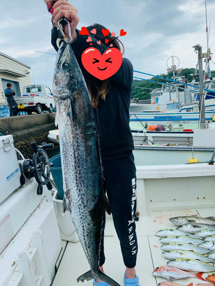 n_elfi_r's tweet image. #今年のベスト釣果を4枚で振り返る 
1.エギングで初めてアオリイカ釣れた♡
2.真鯛80cm♡
3.サワラm超え♡
4.初メバチマグロ♡

10キロ超えのブリは来年絶対釣り上げたい!!
なーたんの今年のベストは携帯と共に写真もなくなっちゃった😭