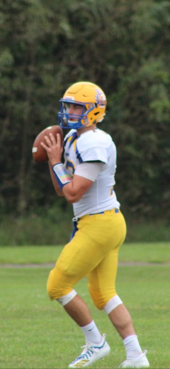 While no final decision has been made on a school @IanSadick7 has been working out almost daily and will often workout when nice up at the football field to stay sharp. The 6ft QB is versatile and  can also play WR. Sadick hopes to make a decision soon on his college choice.