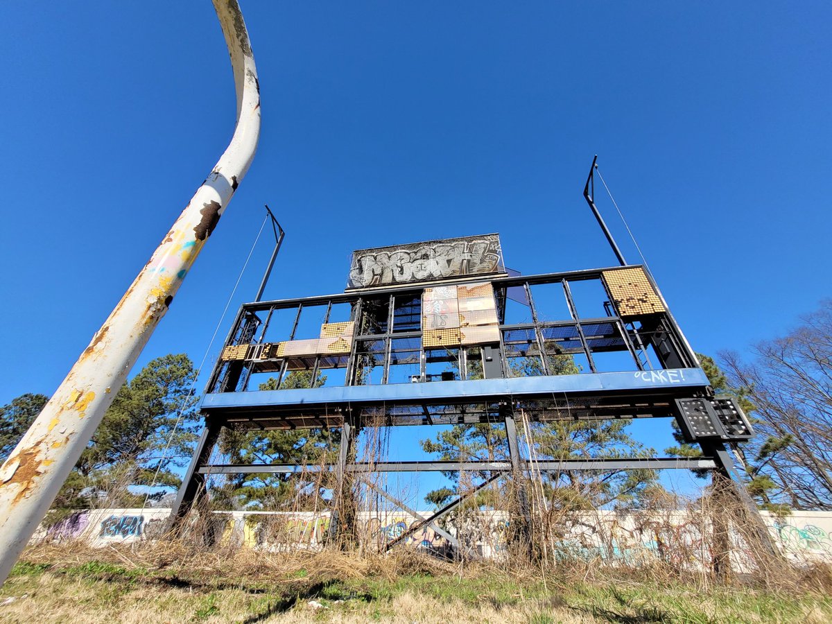 twibandoned's tweet photo. Stadium in Atlanta, Georgia https://t.co/2rOxfMuGhf