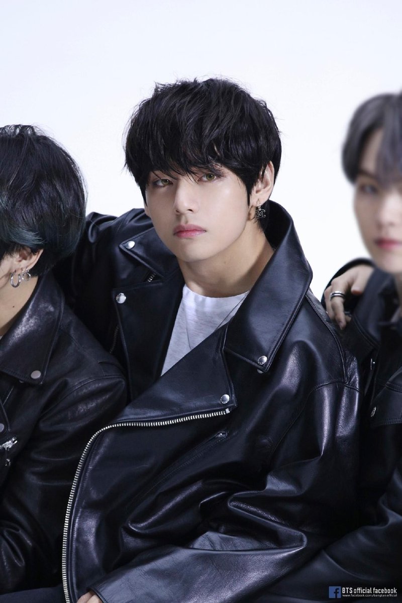 KOOKV2418's tweet photo. #HappyTaehyungDay
#HappyBirthdayTaehyung 
#taehyungday 
#WinterPrinceTaehyung 
我爱你
I love you 
愛してる
사랑해요 https://t.co/R9uE8zXK00