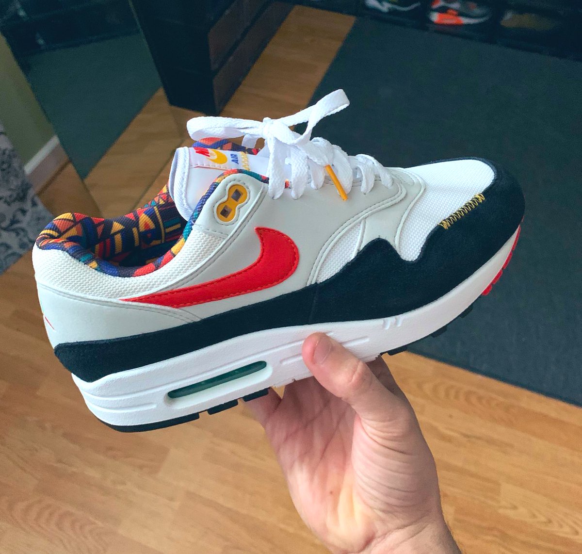 air max live together play together