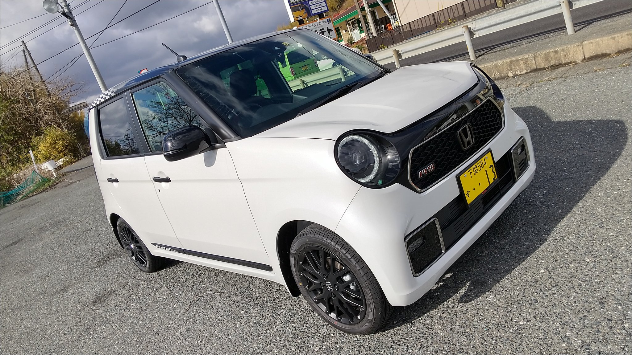 ゆぅい With Rs うちのn One コレ付けました ブラックエンブレム マッドガード 白 フロアマット Rs ライセンスフレーム 黒 Ledライセンスランプ Etc 8インチナビ 無限エンブレム 無限シフトノブ 無限マフラー 1月末 無限スポーツペダル 1月末