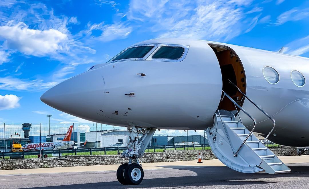 #BusinessJets @gee_seis_er ® welcome aboard #Gulfstream #G650ER
.
#instagramaviation
#megaplane
#BusinessAviation
#FlyPrivate
#PrivateJet 
#CharterJet
#BizJet
#Flight
#Luxury 
#Travel
#EmptyLeg
#BusinessJet
#CorporateJet
#Aviation
