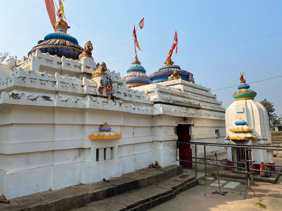 We are at Champanath Temple now. It’s around 1000 years old temple dedicated to lord Siva where you can see big turtles in a pond; fortunately no-one hurts them.  #Odisha