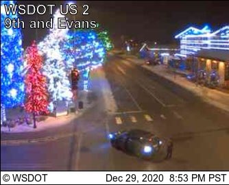 Kaitlin_Knapp1's tweet photo. #BREAKING: Chelan County deputies have reported a bomb threat in downtown Leavenworth. Evacuations are in place and the hospital is on lockdown. @kxly4news https://t.co/Krn5g6tLYi