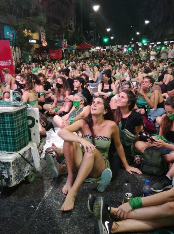 Y miré la noche y ya no era oscura, era de lentejuelas
#SeraLey 
#AbortoLegalSeguroYGratuito