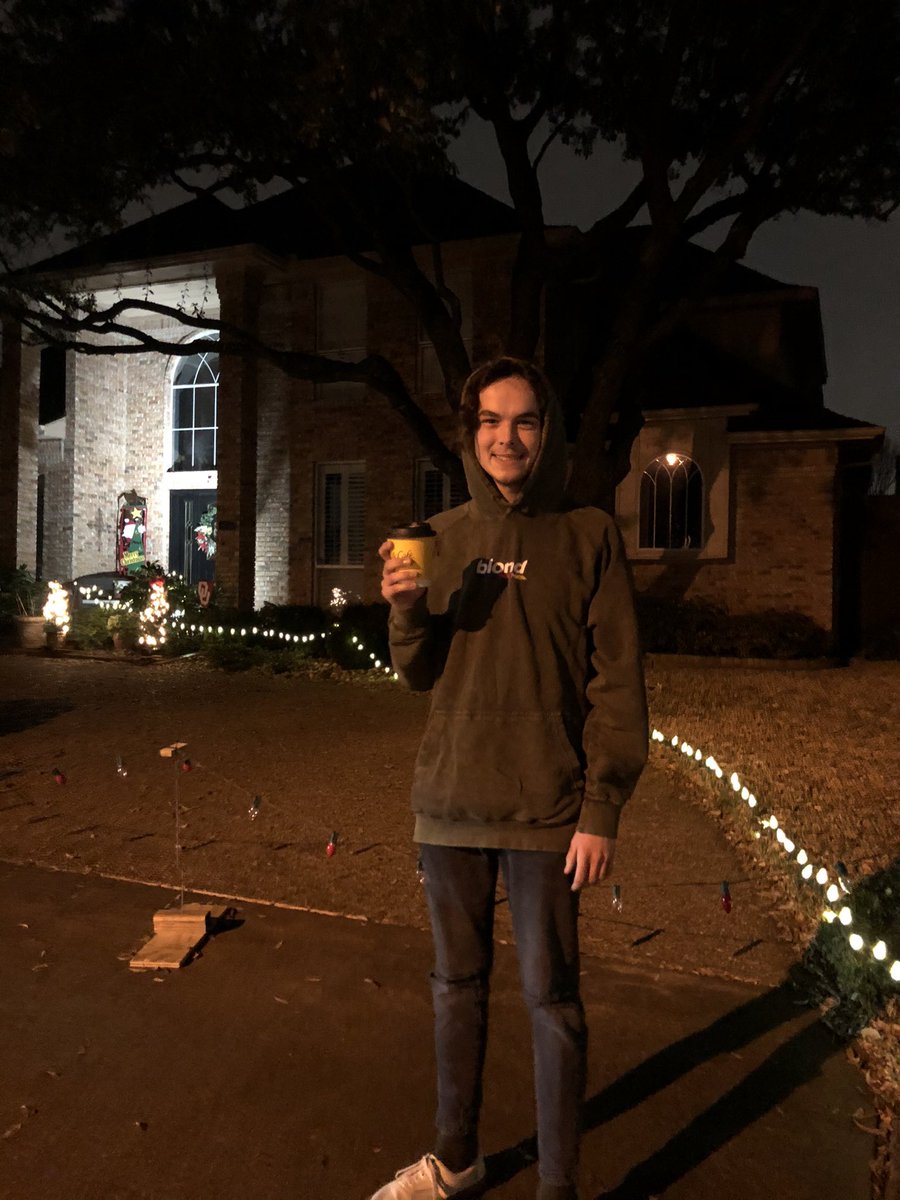 Oregano_Plug's tweet photo. Was driving by looking at Christmas lights and saw this house, I just HAD to get out and snap a pic! So awesome! https://t.co/MLCamEPOIo