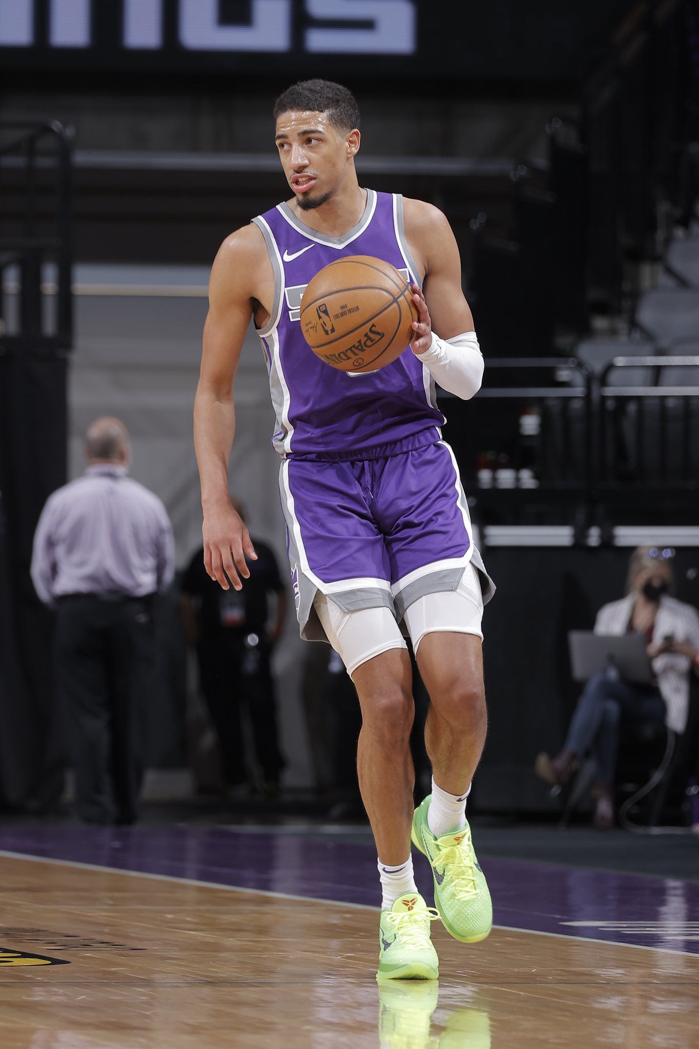 Nba Players Wearing Kobe 6 Grinch: Iconic Moments on Court