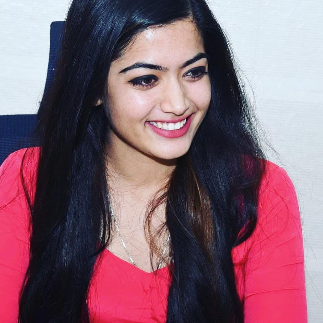 RMFATN's tweet photo. Rosh 25 @iamRashmika 🥰🥰🥰
#RashmikaMandanna #4YearsOfSmilingQueenRashmika 

#IrreplaceableSaanvi 💖💖💖 https://t.co/r9WjIRu2fG