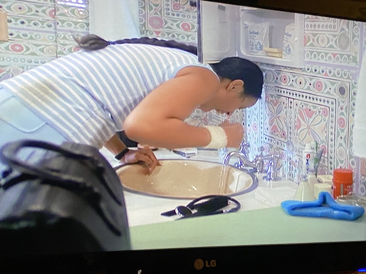 TayebJasoor's tweet image. #californiasuite is a MUST movie to watch if you haven’t already 😂😂 countless moments&amp;amp; lessons on #comedy @GloriaGifford bathroom scene&amp;amp; living room,tennis court &amp;amp;bedroom scene&amp;amp; whole fight with #richardprior  are my favorite scenes ❤️👏👏