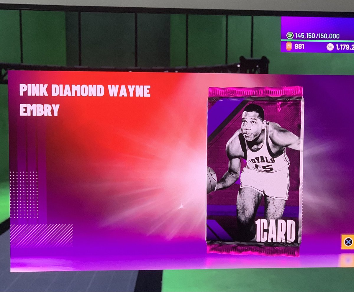 rjn06's tweet photo. Lucky day for me! @Big_C_Richy23 @Bio2k_ @mosballin @Witness2k17 @ItsShake4ndbake @xDcentric @NBA2K_MyTEAM https://t.co/XP12haefWi