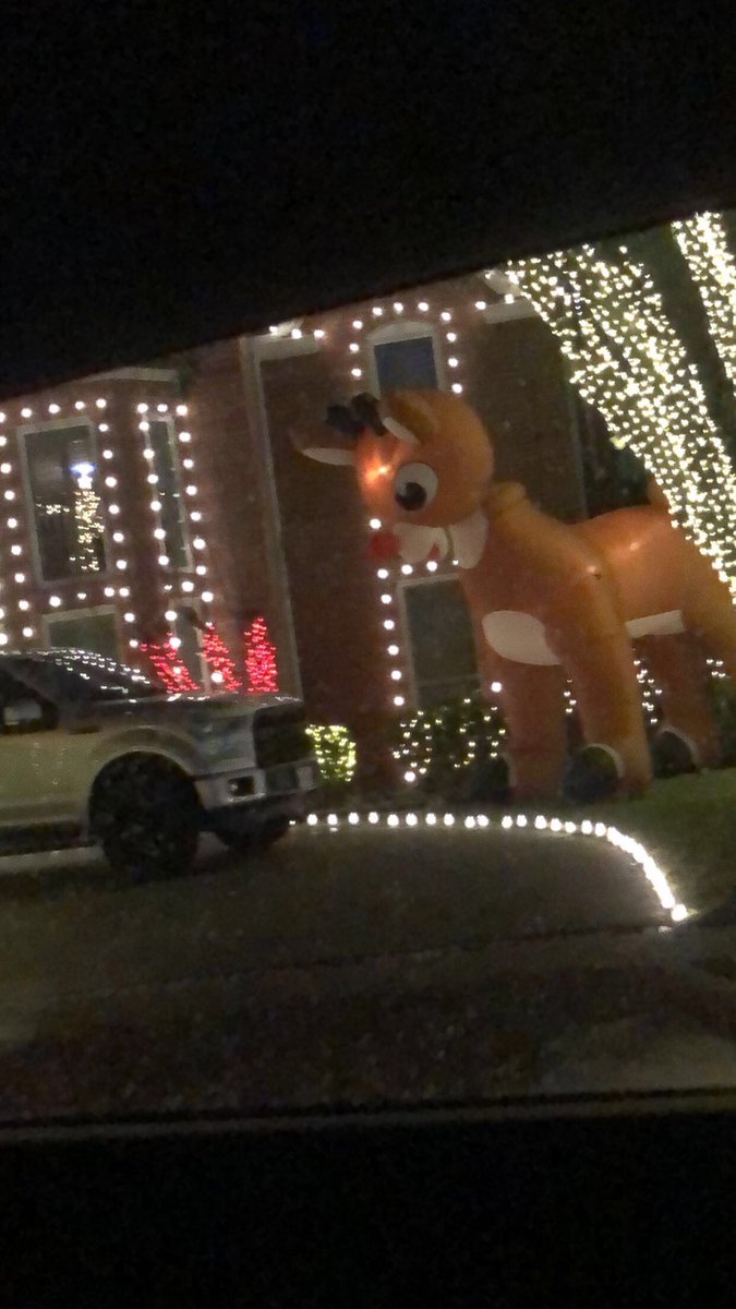 Oregano_Plug's tweet photo. Who would win, FORD F-150 🤟💦 , or giant Rudolph 😒🤢 discuss below https://t.co/LlcuVBJmX9