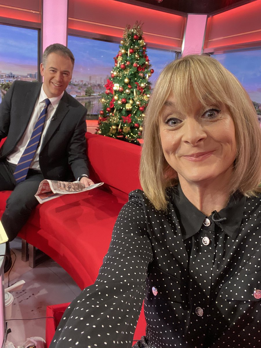 louiseminchin's tweet image. Good morning, and in non broken news I am able to wear matching shoes for the first time in five weeks whoop whoop. @RogerJ_01 is here with me on #BBCBreakfast to keep you company.