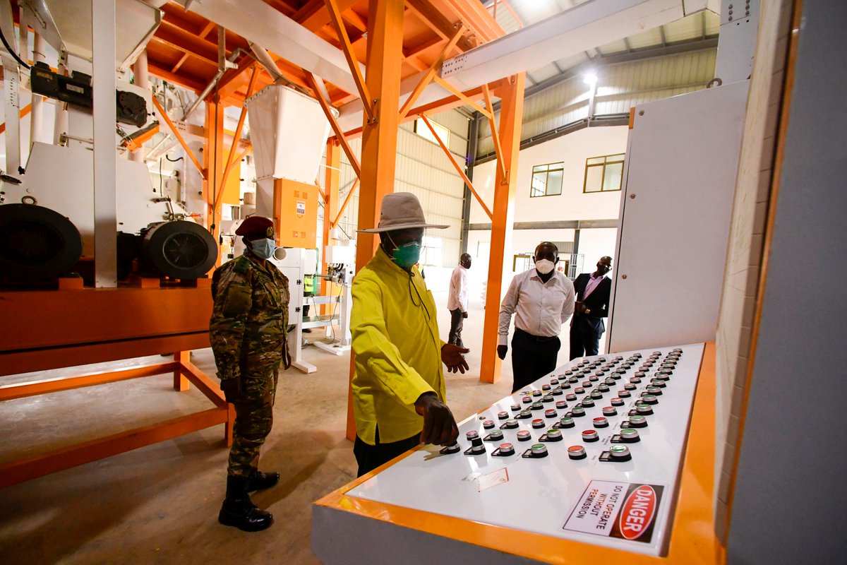 Wama  @HEBobiwine and  @kizzabesigye1 if  @KagutaMuseveni's Gov't has not created jobs, how come the number of  @nssfug members has grown 8 times (748%) from 247,660 in 2005 to 2.1 mn and employers by 10 times (873%) from 5619 to 54,700? Oba nsilike?  #NumbersDontLie