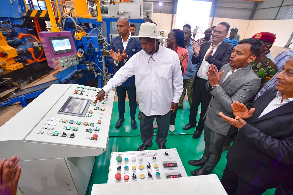 Wama  @HEBobiwine and  @kizzabesigye1 if  @KagutaMuseveni's Gov't has not created jobs, how come the number of  @nssfug members has grown 8 times (748%) from 247,660 in 2005 to 2.1 mn and employers by 10 times (873%) from 5619 to 54,700? Oba nsilike?  #NumbersDontLie