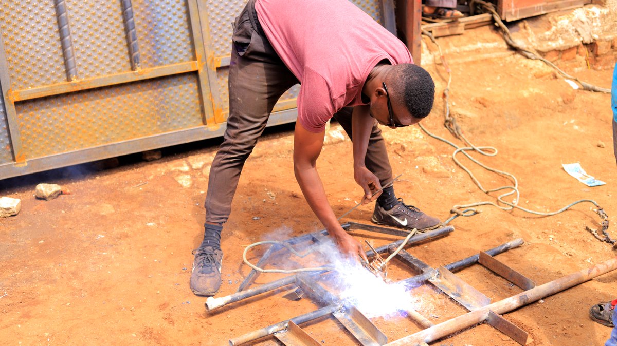 Wama  @HEBobiwine and  @kizzabesigye1 if  @KagutaMuseveni's Gov't has not created jobs, how come the number of  @nssfug members has grown 8 times (748%) from 247,660 in 2005 to 2.1 mn and employers by 10 times (873%) from 5619 to 54,700? Oba nsilike?  #NumbersDontLie