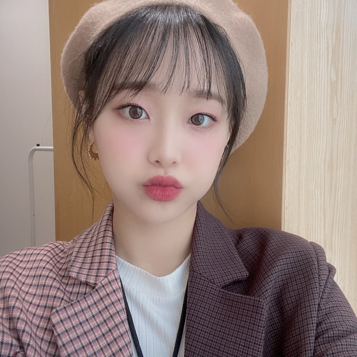 [#츄 / #Chuu] 달달구리들과 함께한 소중한 추억을 담은 달리는 사이🙌💛 오늘 방송되는 최종화 같이 봐 주실 거죠??🥺 달리는 사이를 통해 힐링하셨길 바라요💚💙💛💜💗 너무너무 좋은 시간들이었고 달리기를 하면서도 방송을 보면서도 마음이 건강해지는 경험을 했어요🙏🏻 #이달의소녀 #LOONA