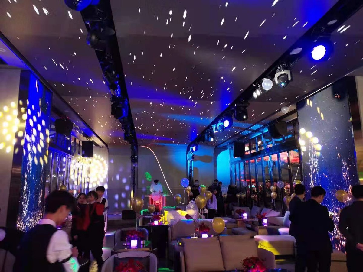 VisioinpiLED's tweet image. Another project on #Bar #videowall the star sky and Christmas theme really bring the audience the best of Christmas.