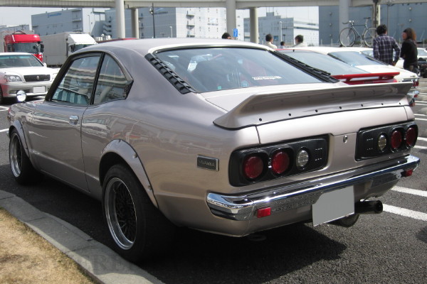 POWEREDBYROTARY's tweet photo. [Monthly SAVANNA] #サバンナ #RX3 #mazda #マツダ100周年 #X808 #poweredbyrotary 
2011年7月掲載。
同年スリーの日。
メンバーのサバンナ。
ペリ。 https://t.co/g9hUDsDSqJ