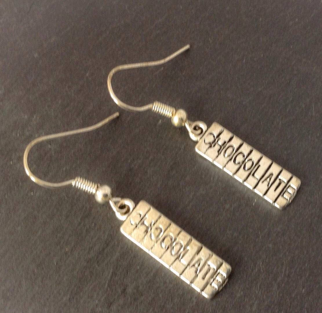 ArtisanJByViv's tweet image. Novelty Earrings, Chocolate Earrings, Food Earrings, Chocolate Gift For Adults, Miniature Food Earrings, Whimsical Earrings, tuppu.net/6519e689 #Etsy #BeadsofCreation #EarringsUnder10