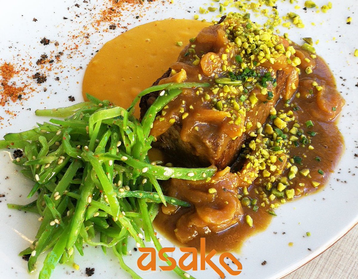 Abrimos #local y #servicioadomiclio todos los días a mediodia y las noches de Jueves a Domingos.
Terrina de cordero, tirabeques crema de calabaza y salsa de su jugo.
#sushi #cocinafusion #sugerencia #delivery #takeaway #findesemana #SushiAdictos  #sushidelivery #Asakofeelfood