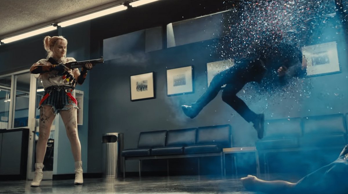 อีกหนึ่งอย่างที่ชอบใน Birds of Prey (จริงๆชอบทุกอย่าง) คือการที่ฮาร์ลี่ย์เป็น unreliable narrator สื่อผ่านการตัดต่อและการเล่าเรื่องที่ chaotic เช่นฉากระเบิด ace chemicals ก็มีพลุออกมา จริงๆมันไม่มีแต่ในที่นี่มันสื่อถึง emancipation ของนาง ส่วนฉากยิงตำรวจ เลือดก็กลายเป็นกากเพชร