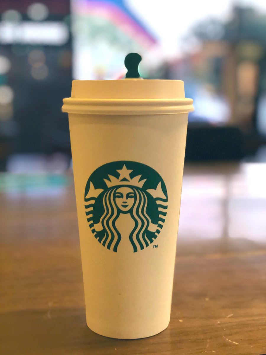 Pome2005's tweet photo. แก้วสุดท้ายของปี 2019 😌
#ClassicChocolate
#Starbucks https://t.co/dhjOfQA0ue